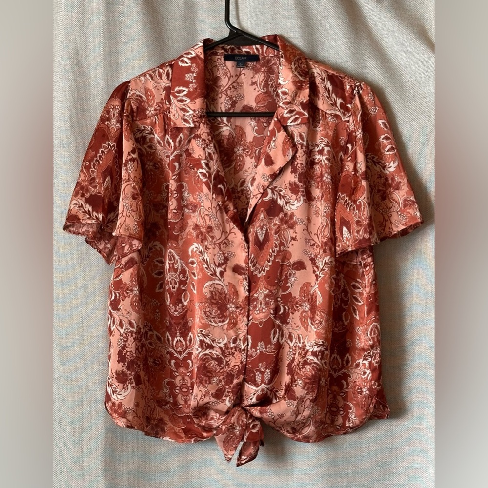 ECLAIR•short-sleeve button-down top•women’s large•polyester•red/maroon•tie front